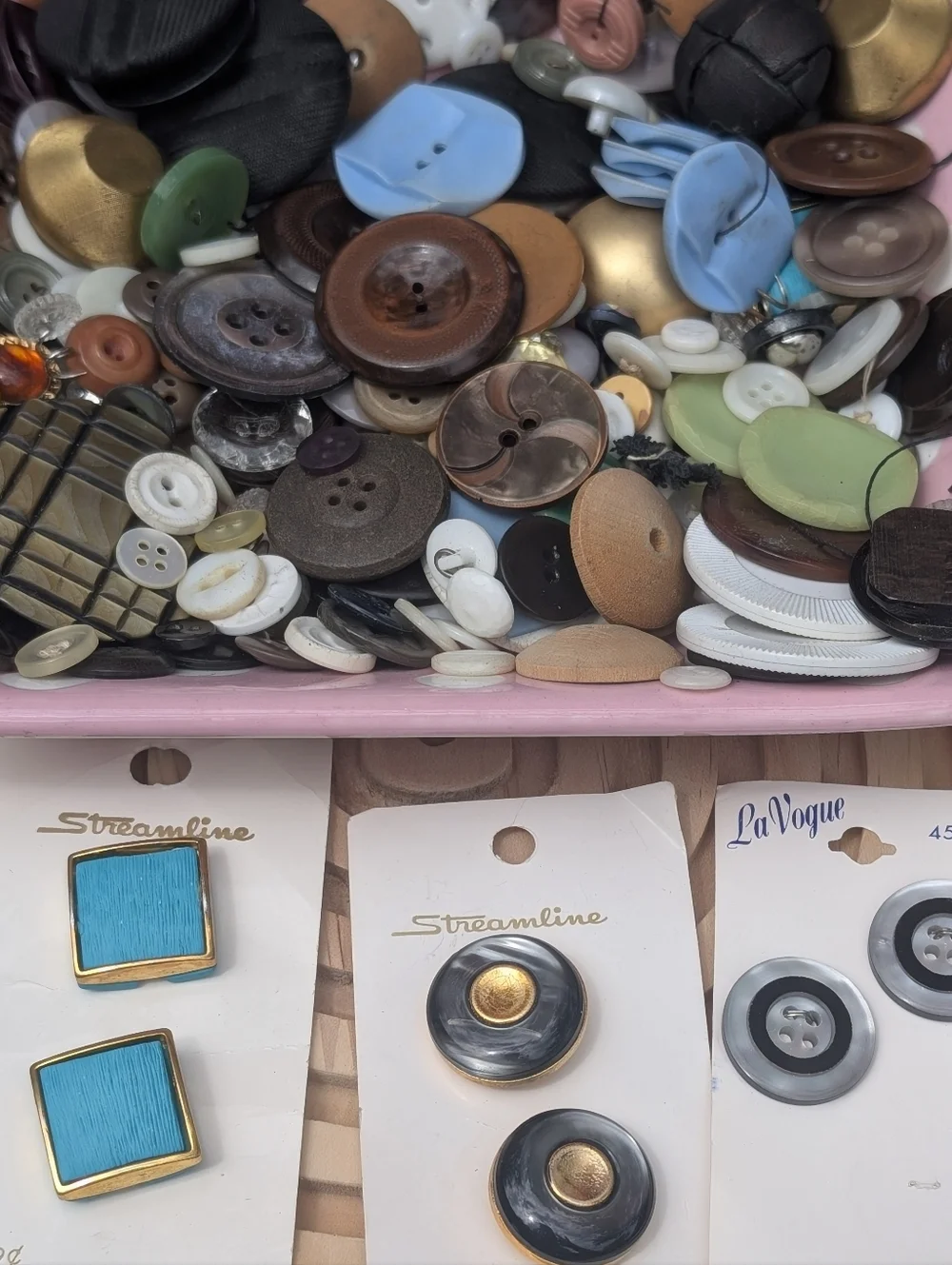 Vintage Assorted Buttons - Lot Of Old Buttons Sewing Collecting Craft - Picture 3 of 12